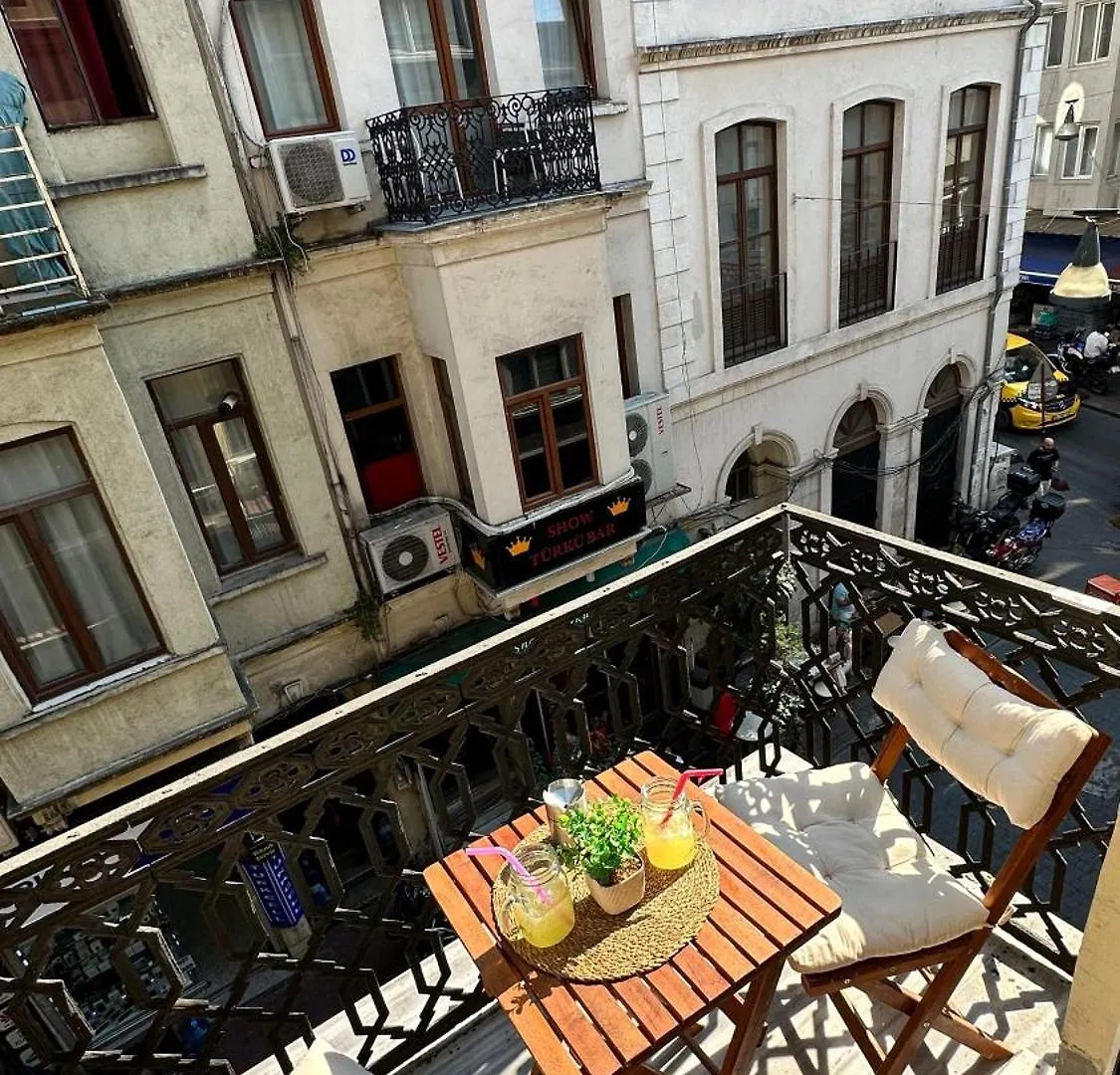 New Pera Aparthotel Istanbul 2*,
